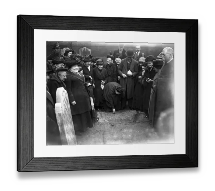 Framed Print : The distribution of the Butterworth Charity at St Bartholomews Church, Smithfield, London Framed Print : The distribution of the Butterworth Charity at St Bartholomews Church, Smithfield, London