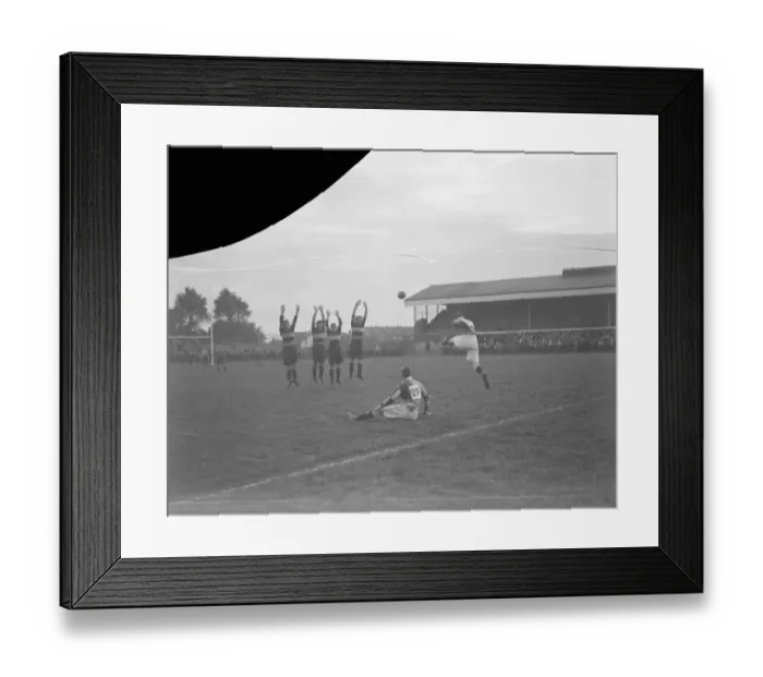 Framed Print : Rugby at Twickenham Newport suffer their first defeat of the season Kamerad Framed Print : Rugby at Twickenham Newport suffer their first defeat of the season Kamerad
