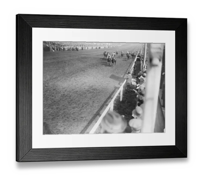 Framed Print : Outsider wins the City and Suburban at Epsom The city and Suburgan Handicap Framed Print : Outsider wins the City and Suburban at Epsom The city and Suburgan Handicap