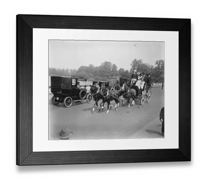 Framed Print : The Coaching Marathon Mr Powells Coach passing over the Serpentine Bridge 10 Framed Print : The Coaching Marathon Mr Powells Coach passing over the Serpentine Bridge 10
