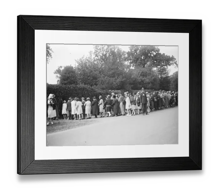 Framed Print : 20, 000 walk round the Kings country house. The beautiful grounds at Sandringham