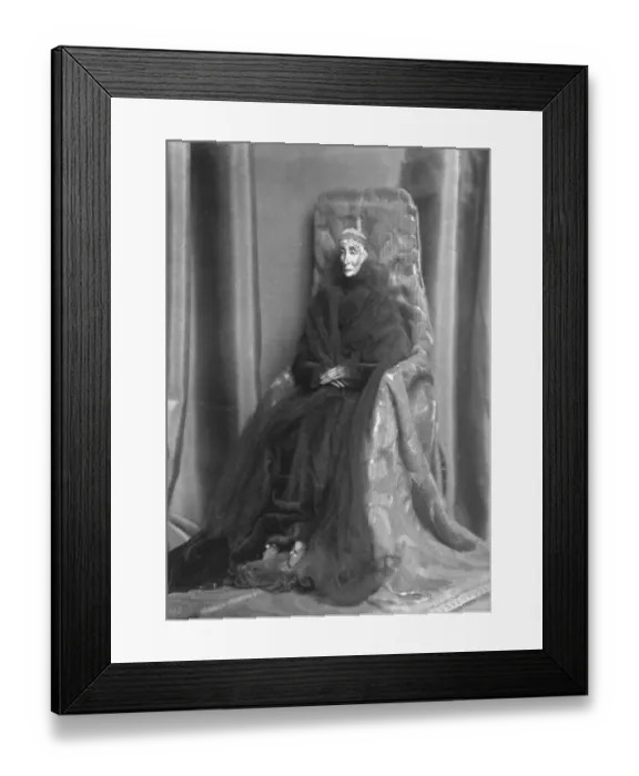 Framed Print : Woman sculptors remarkable portrait of late queen This picture, which is Framed Print : Woman sculptors remarkable portrait of late queen This picture, which is