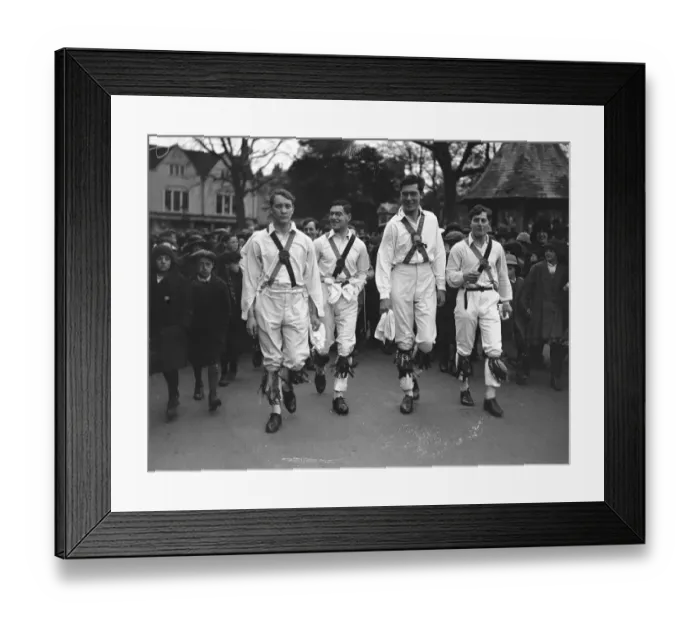 Framed Print : May Day Celebrations at Oxford Morris dancing by undergraduates 1 May 1923
