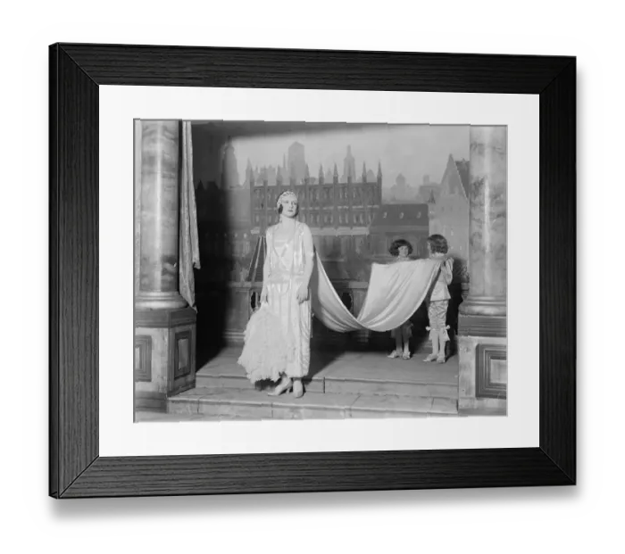 Framed Print : The Prisoner of Zenda revival. Fay Compton as Princess Flavia at the reception Framed Print : The Prisoner of Zenda revival. Fay Compton as Princess Flavia at the reception