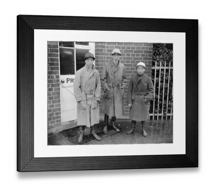Framed Print : Remarkable riding by brother jockey. Left to rights Wragg, H Wragg and A Wragg at Newbury Framed Print : Remarkable riding by brother jockey. Left to rights Wragg, H Wragg and A Wragg at Newbury