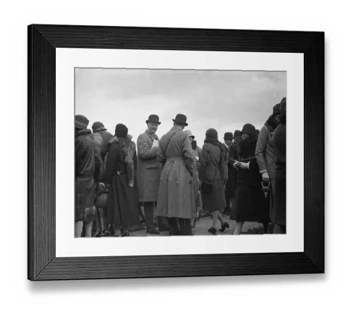 Framed Print : Household Brigade steeplechase at Hawthorn Hill. Colonel Freyberg, VC, with friends Framed Print : Household Brigade steeplechase at Hawthorn Hill. Colonel Freyberg, VC, with friends