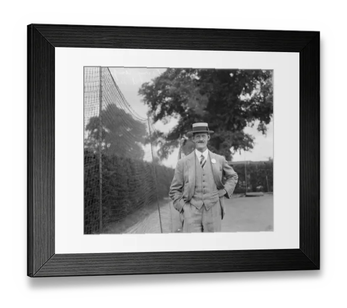 Framed Print : Mr Parry, well known umpire at Tennis tournaments July 1924 Framed Print : Mr Parry, well known umpire at Tennis tournaments July 1924