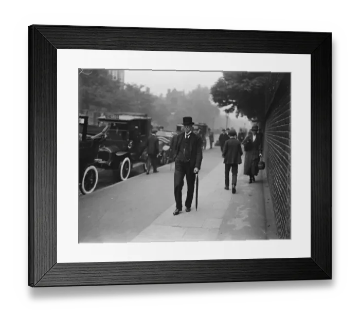 Framed Print : Notabilities arriving to witness the Varsities cricket match. Gen Sir Neville Lyttleton arriving