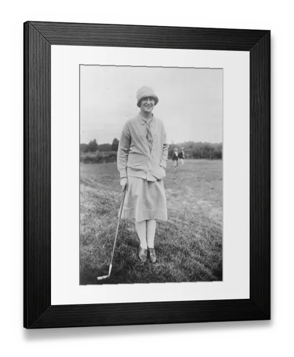 Framed Print : Miss Cecil Leitch in French ladies open golf championship. Mlle de la Chaume who Framed Print : Miss Cecil Leitch in French ladies open golf championship. Mlle de la Chaume who