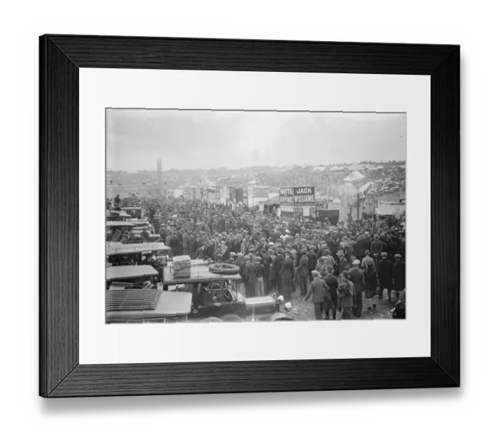 Framed Print : The Derby at Epsom. A general view of the vast crowd. 6 June 1928 Framed Print : The Derby at Epsom. A general view of the vast crowd. 6 June 1928