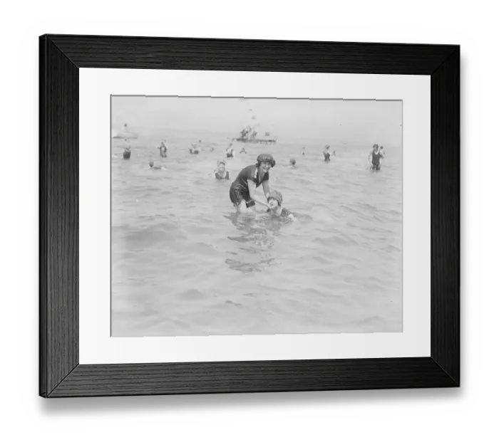 Framed Print : Happy scenes at Margate. 4th June 1922 Framed Print : Happy scenes at Margate. 4th June 1922