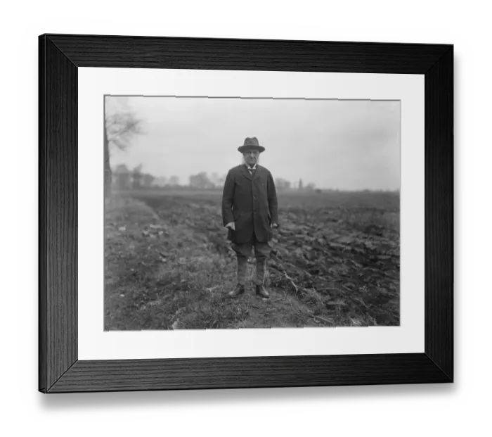 Framed Print : The man who bought a racehorse for 5 / 6 d, John Faulkner, the oldest living jockey Framed Print : The man who bought a racehorse for 5 / 6 d, John Faulkner, the oldest living jockey