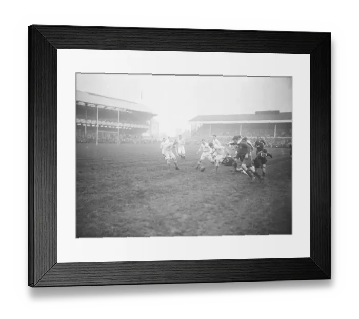 Framed Print : Oxford defeat Cambridge in great rugby struggle at Twickenham. Clever footwork by Cambridge Framed Print : Oxford defeat Cambridge in great rugby struggle at Twickenham. Clever footwork by Cambridge