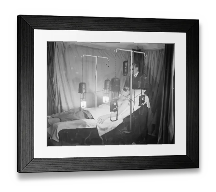Framed Print : Light treatment. Hendry, the Australian cricketer, undergoing light treatment