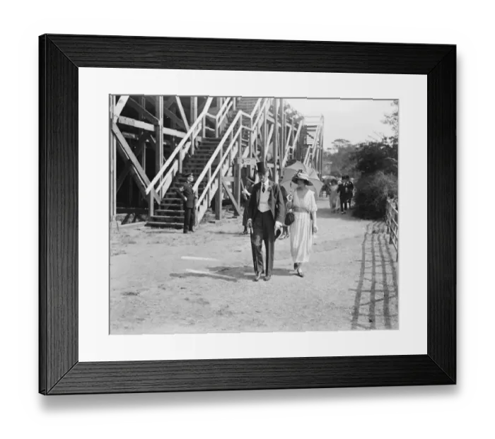 Framed Print : Polo at Hurlingham. The final of the International Tournament between the 2nd Lifeguards