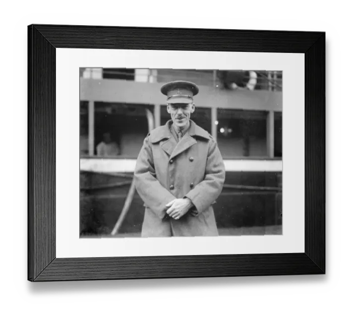 Framed Print : The 1st Green Howards embark for China. Colonel McCall, CMG, DSO, commander Framed Print : The 1st Green Howards embark for China. Colonel McCall, CMG, DSO, commander