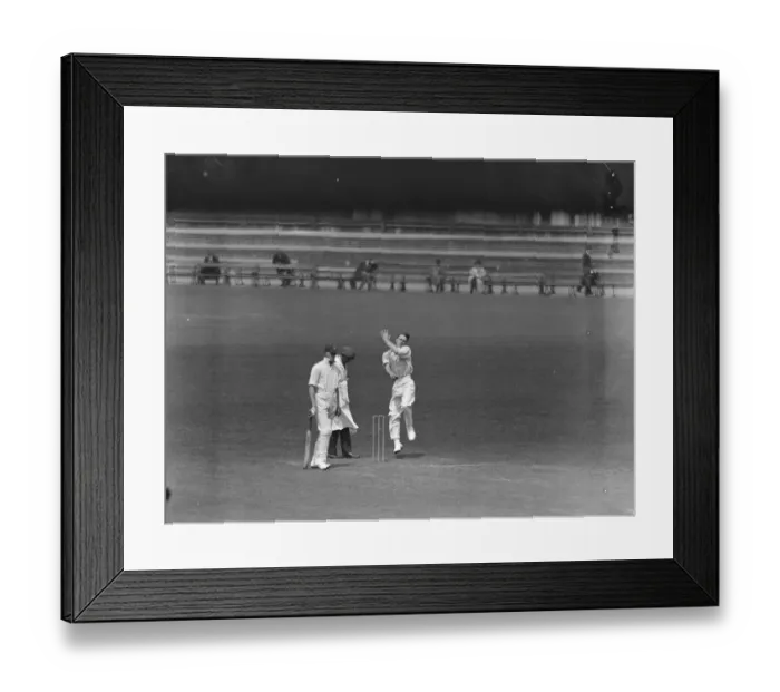 Framed Print : Surrey versus Hampshire at the Oval. Sadler, Surreys new fast bowler in action Framed Print : Surrey versus Hampshire at the Oval. Sadler, Surreys new fast bowler in action