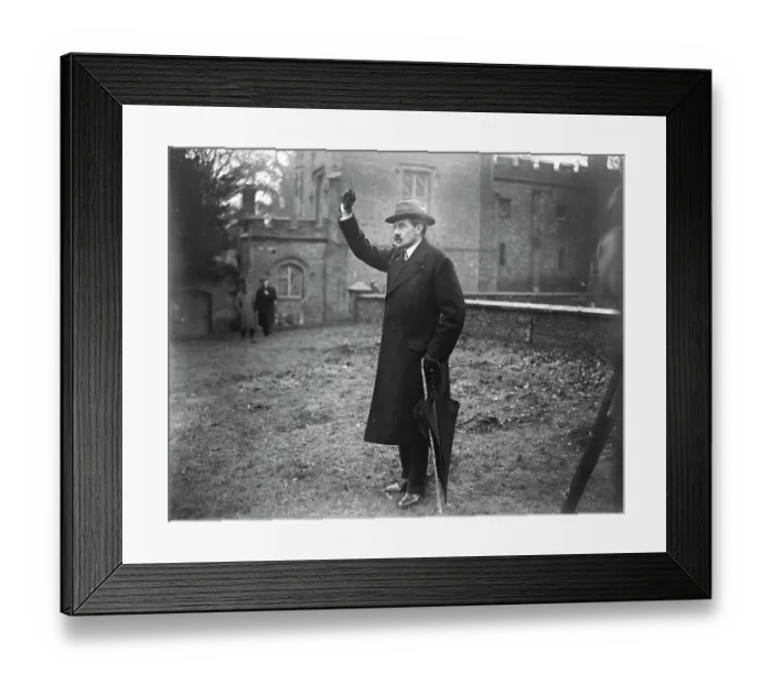 Framed Print : Over 300 competitors in Great Cross Country Race started by Earl of Clarendon An Framed Print : Over 300 competitors in Great Cross Country Race started by Earl of Clarendon An