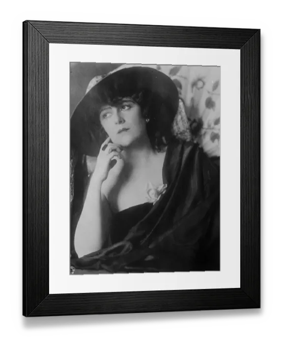 Framed Print : Signora Margherita Tocci, who is reported to be the worlds youngest grandmother