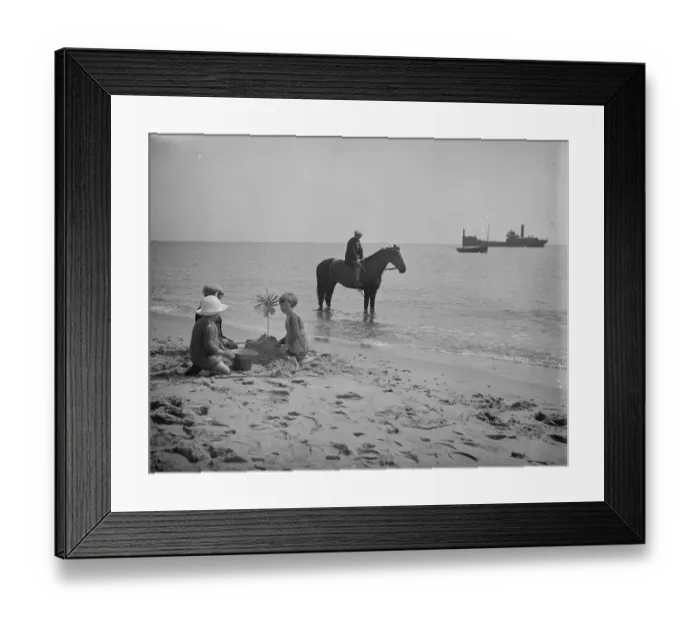 Framed Print : The Kings horse Knight of the Garter undergoing salt water bathing at Great Yarmouth Framed Print : The Kings horse Knight of the Garter undergoing salt water bathing at Great Yarmouth