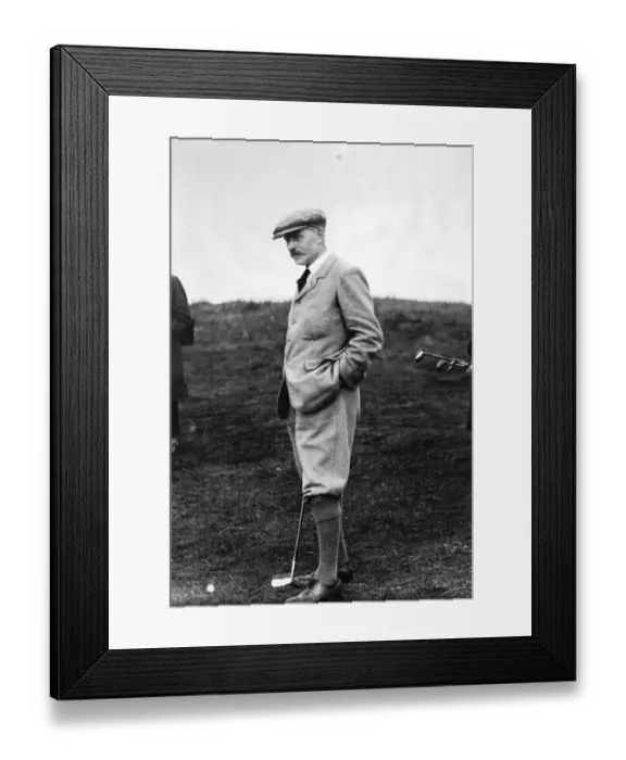 Framed Print : The Premier on Holiday Mr Ramsay MacDonald is spnding a golfing holiday with Lord Thomson Framed Print : The Premier on Holiday Mr Ramsay MacDonald is spnding a golfing holiday with Lord Thomson
