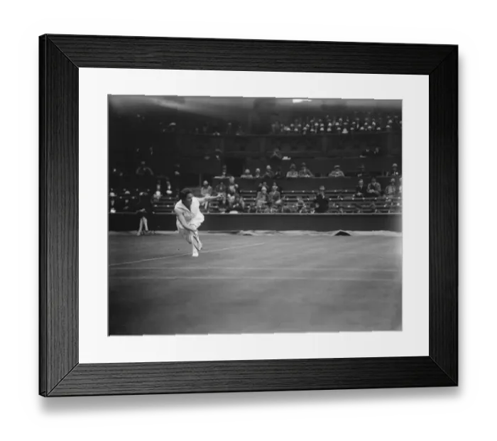 Framed Print : Anglso American battle of women tennis Stars at Wimbledon. Miss Browne in play Framed Print : Anglso American battle of women tennis Stars at Wimbledon. Miss Browne in play