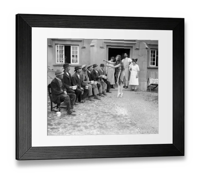 Framed Print : Miss Edna Maude, dancer, on holiday at Bridgewater. 1921