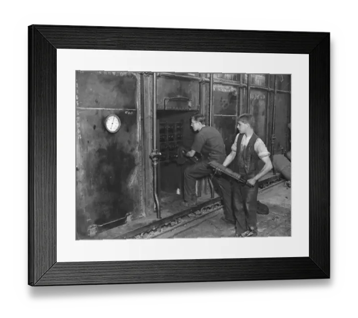 Framed Print : Manufacture of cork balls at Chingford Vulcanising 28 December 1922