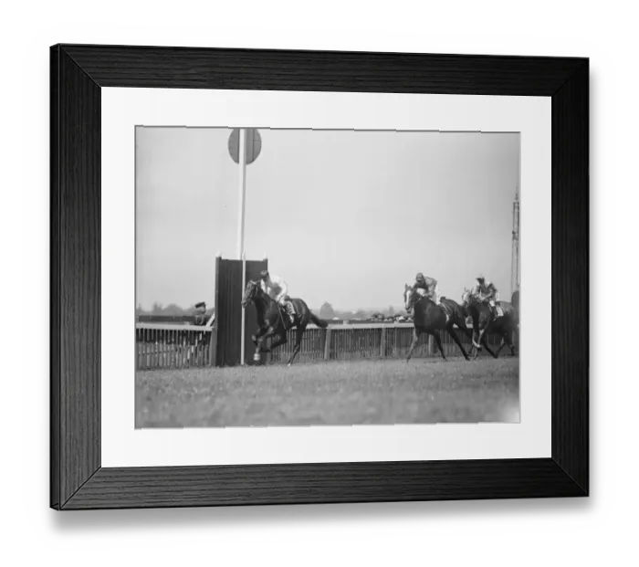 Framed Print : The King and Queen witness the race for the Eclipse Stakes. Saltash winning Framed Print : The King and Queen witness the race for the Eclipse Stakes. Saltash winning