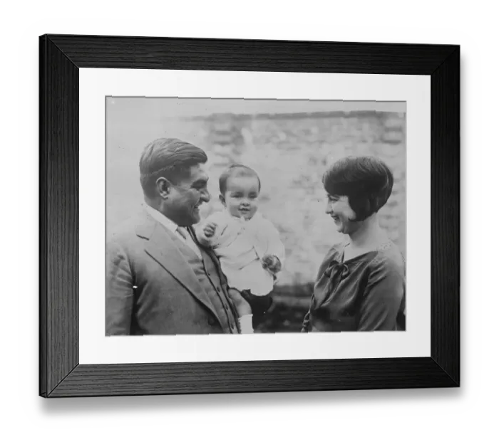 Framed Print : Mexicos new President. Emilio Portes Gil photographed with his wife and baby Framed Print : Mexicos new President. Emilio Portes Gil photographed with his wife and baby