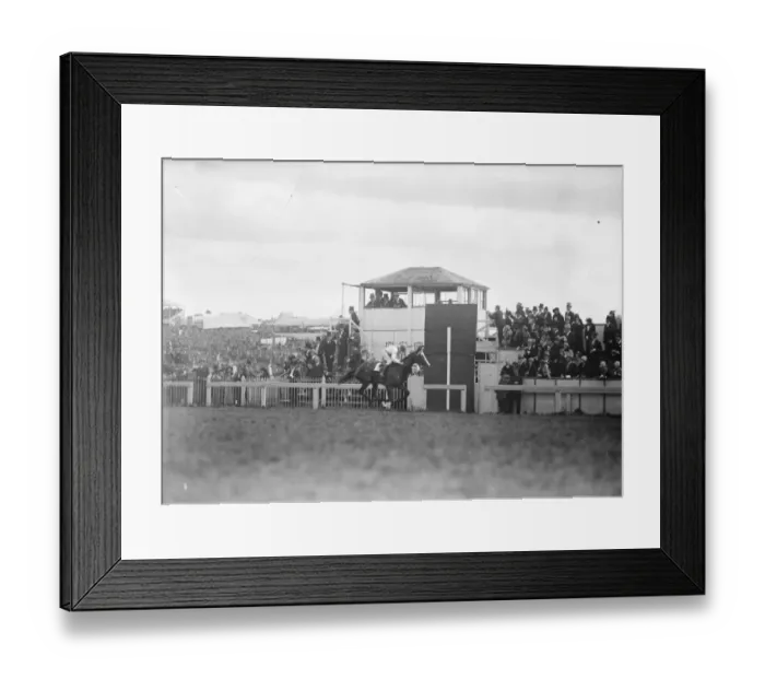 Framed Print : Lord Astors Saucy Sue, ridden by F Bullock wins the oaks at Epsom Framed Print : Lord Astors Saucy Sue, ridden by F Bullock wins the oaks at Epsom