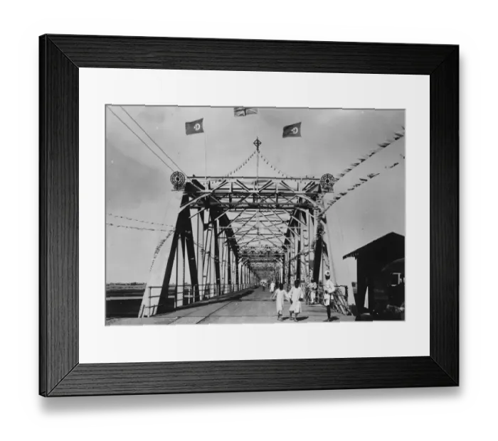 Framed Print : Khartoum Bridge opened in the Sudan. A view of the new bridge after the opening ceremony Framed Print : Khartoum Bridge opened in the Sudan. A view of the new bridge after the opening ceremony