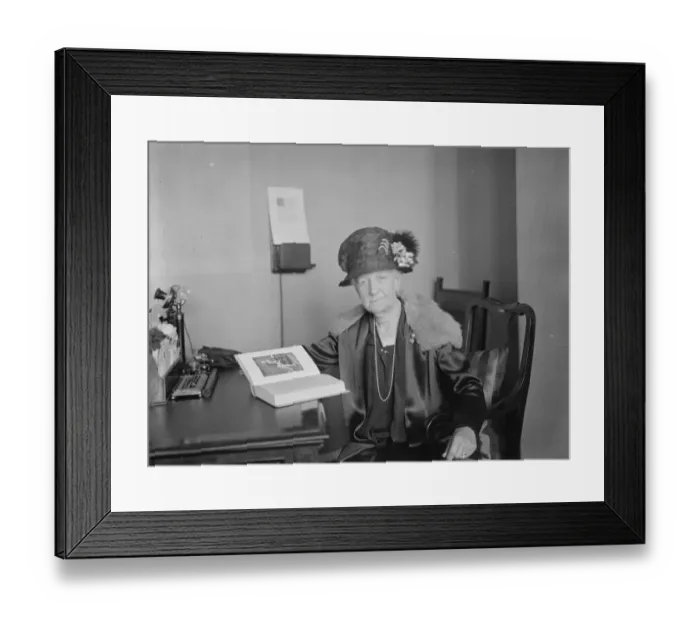Framed Print : Society authoress. Dowager Lady Raglan, whose book Memories of Three Reigns was published Framed Print : Society authoress. Dowager Lady Raglan, whose book Memories of Three Reigns was published