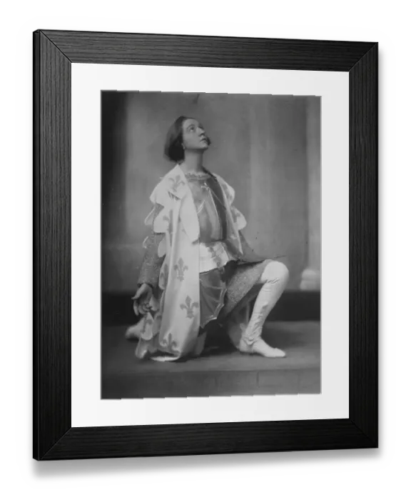 Framed Print : Swedens Ellen Terry as Saint Joan. Mme Tora Teje, Soandinavias most famous Framed Print : Swedens Ellen Terry as Saint Joan. Mme Tora Teje, Soandinavias most famous