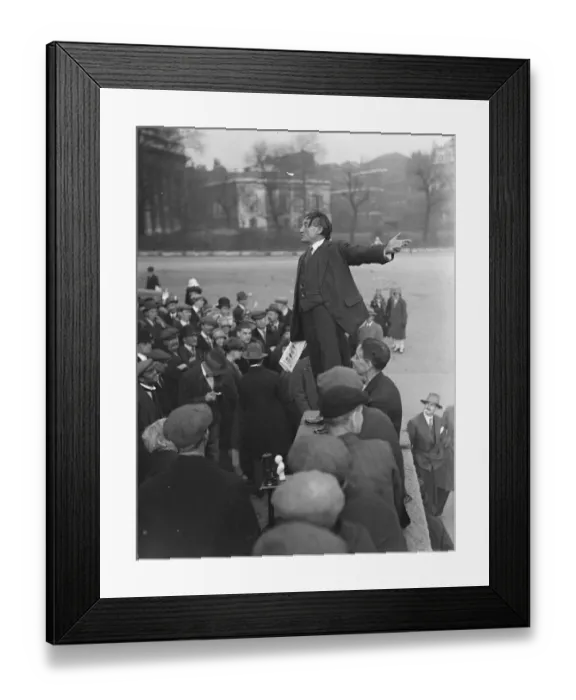 Framed Print : British workers off to Russia. Meeting on Tower Hill. Mr Ben Tillett addressing the crowd Framed Print : British workers off to Russia. Meeting on Tower Hill. Mr Ben Tillett addressing the crowd