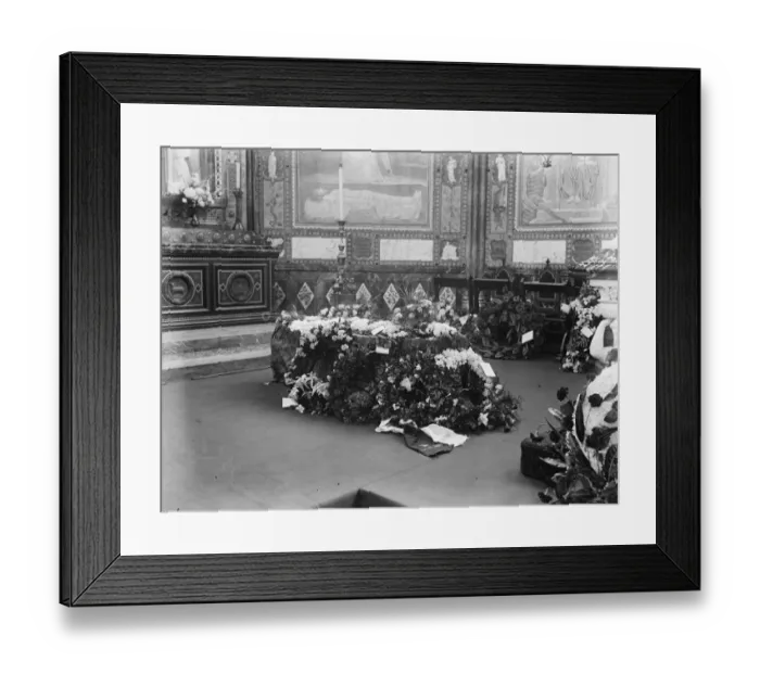 Framed Print : Queen Alexandras burial at Windsor. The coffin resting in front of the altar Framed Print : Queen Alexandras burial at Windsor. The coffin resting in front of the altar