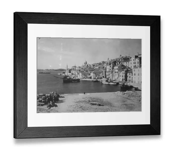 Framed Print : Grave Anti Italian riots in Yugoslavia. A general view of the town of Sebenico Framed Print : Grave Anti Italian riots in Yugoslavia. A general view of the town of Sebenico