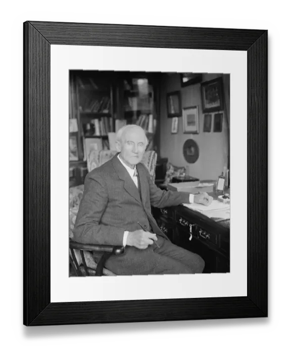Framed Print : New photographs of the senior Victoria Cross holder to dine with the Prince of Wales Framed Print : New photographs of the senior Victoria Cross holder to dine with the Prince of Wales