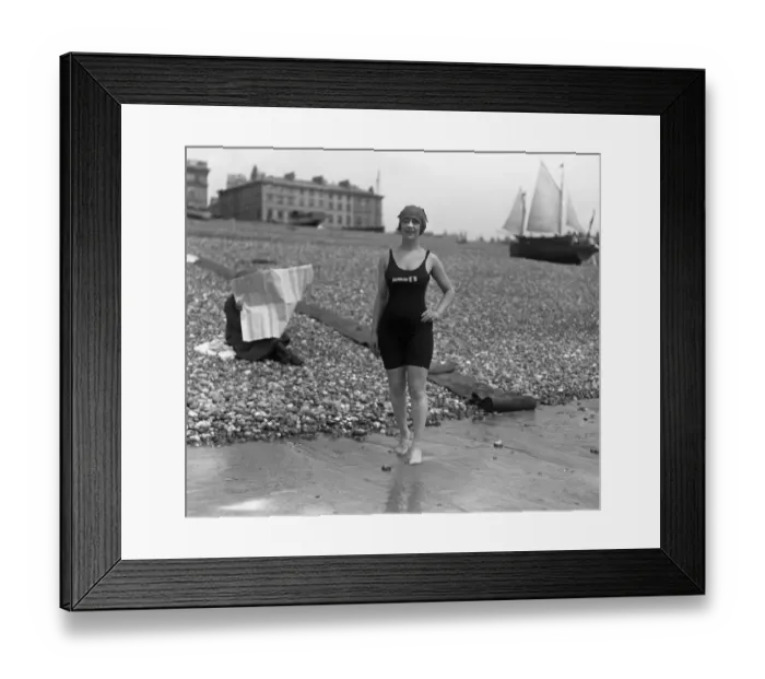 Framed Print : Mrs Arthur Hamilton, lady channel swimmer at Hove beach, Sussex. 1920