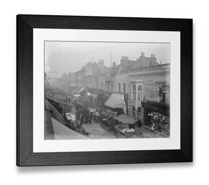 Framed Print : Shopping in the East End 24 December 1920 Framed Print : Shopping in the East End 24 December 1920