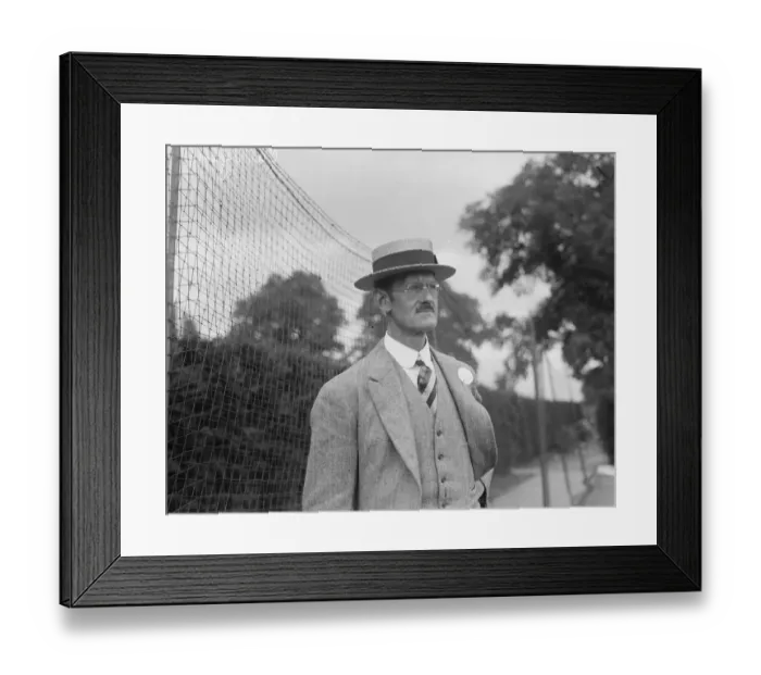 Framed Print : Mr Parry, well known umpire at Tennis tournaments July 1924 Framed Print : Mr Parry, well known umpire at Tennis tournaments July 1924