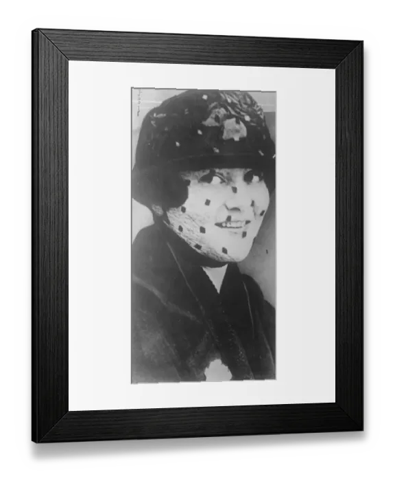 Framed Print : Rockfellers Millionairess Granddaughter to Enter the movies Miss Muriel McCormick Framed Print : Rockfellers Millionairess Granddaughter to Enter the movies Miss Muriel McCormick