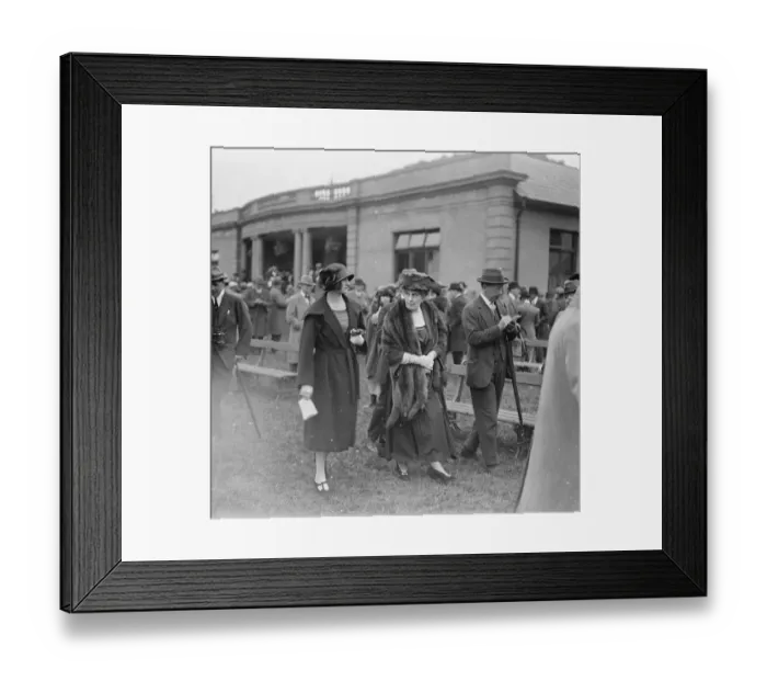 Framed Print : Celebrities at Doncaster Lady Carlile 13 September 1922 Framed Print : Celebrities at Doncaster Lady Carlile 13 September 1922