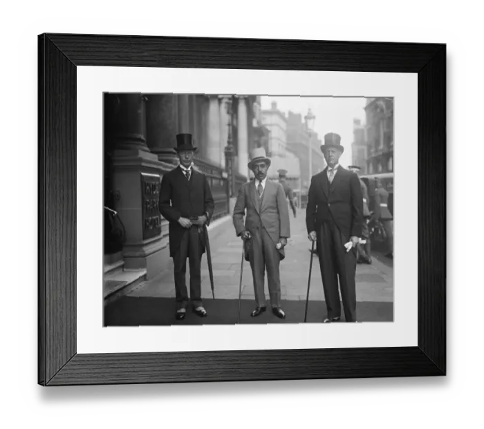 Framed Print : Sultan of Muscat and Oman arrives. The Sultan ( centre ) on arrival at his hotel in London