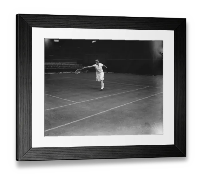 Framed Print : Tennis stars shine at Wimbledon. Miss Joan Fry, one of the British hopes, making Framed Print : Tennis stars shine at Wimbledon. Miss Joan Fry, one of the British hopes, making