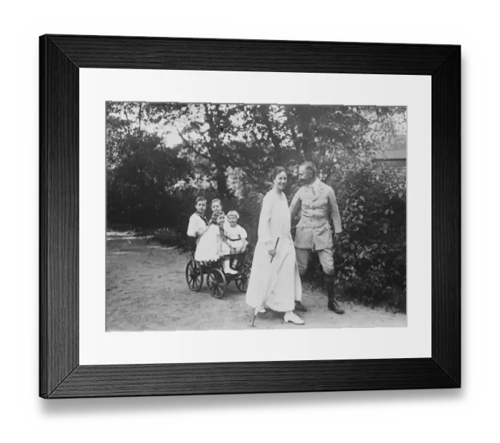 Framed Print : Prince and Princesss Oscar of Prussia with their family. 17 July 1925 Framed Print : Prince and Princesss Oscar of Prussia with their family. 17 July 1925