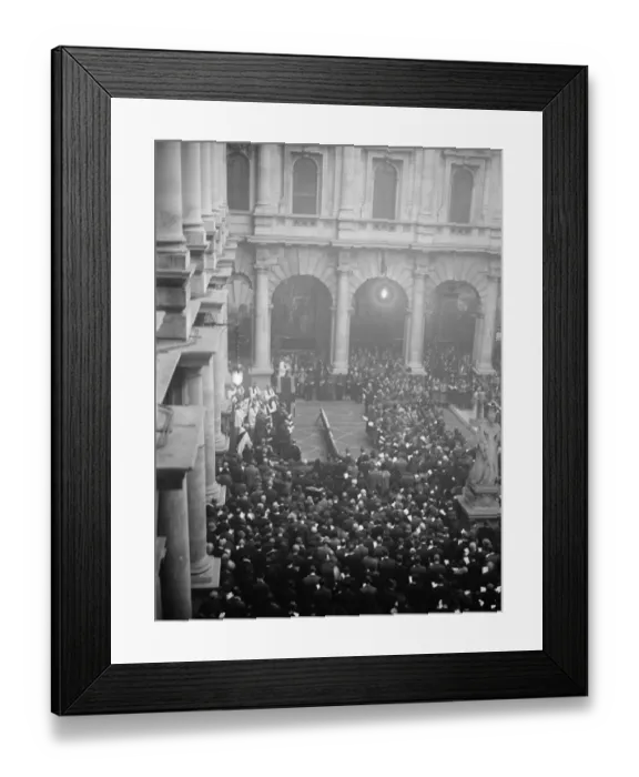 Framed Print : Armistice service at the Royal Exchange. A general view of the service in progress Framed Print : Armistice service at the Royal Exchange. A general view of the service in progress