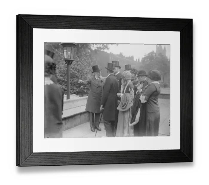 Framed Print : American lawyers at Lincolns Inn Garden Party. Sir Edward Clarke acting as guide Framed Print : American lawyers at Lincolns Inn Garden Party. Sir Edward Clarke acting as guide