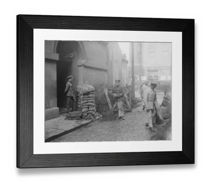 Framed Print : Historic Dublin Scenes. Provisional Government of Southern Ireland takes over control Framed Print : Historic Dublin Scenes. Provisional Government of Southern Ireland takes over control