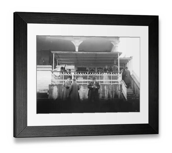 Framed Print : Goodwood races. The King and Queen in the Royal box. 31 July 1923 Framed Print : Goodwood races. The King and Queen in the Royal box. 31 July 1923